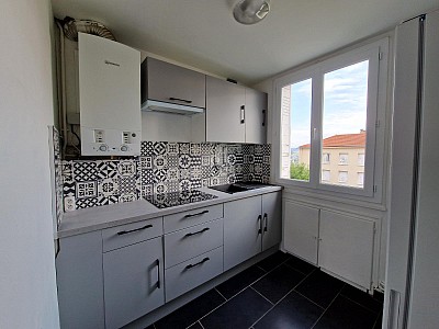 APPARTEMENT T3 A LOUER - ST ETIENNE - 52.69 m2 - 550 &euro; charges comprises par mois