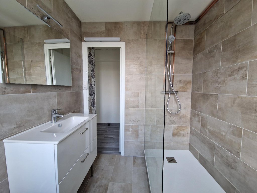APPARTEMENT T3 A LOUER - ST ETIENNE - 52.69 m2 - 550 &euro; charges comprises par mois