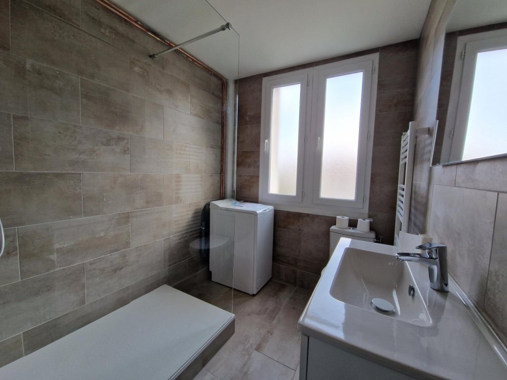 APPARTEMENT T3 A LOUER - ST ETIENNE - 52.69 m2 - 550 &euro; charges comprises par mois