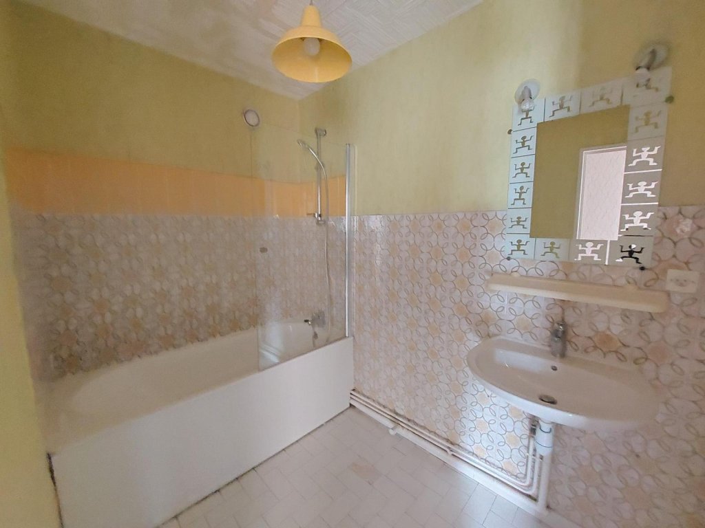 APPARTEMENT T3 A LOUER - ST ETIENNE - 78.36 m2 - 740 &euro; charges comprises par mois