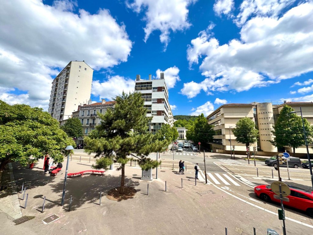 APPARTEMENT T3 A LOUER - ST ETIENNE - 80 m2 - 631 &euro; charges comprises par mois