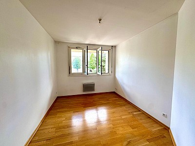 APPARTEMENT T3 A LOUER - ST ETIENNE - 80 m2 - 631 &euro; charges comprises par mois