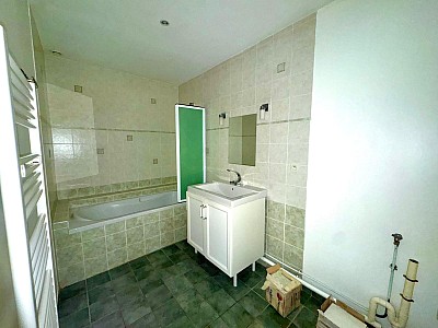 APPARTEMENT T3 A LOUER - ST ETIENNE - 80 m2 - 631 &euro; charges comprises par mois