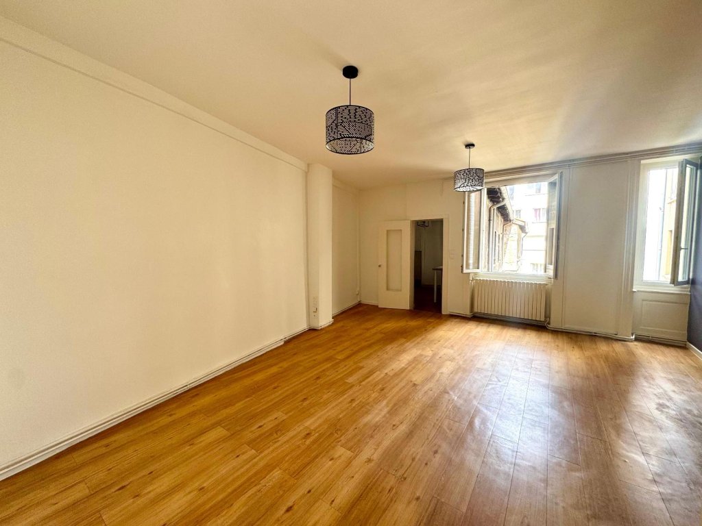 APPARTEMENT T3 A LOUER - ST ETIENNE - 84 m2 - 720 &euro; charges comprises par mois
