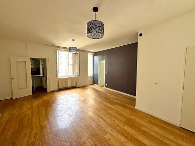 APPARTEMENT T3 A LOUER - ST ETIENNE - 84 m2 - 720 &euro; charges comprises par mois