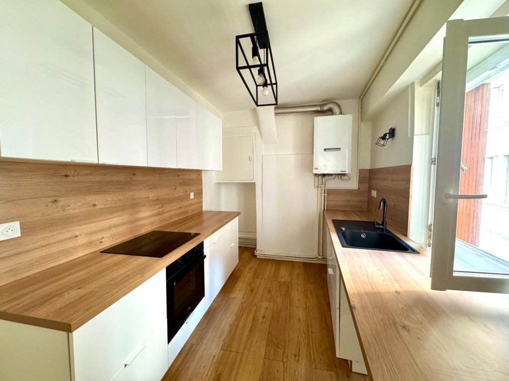 APPARTEMENT T3 A LOUER - ST ETIENNE - 84 m2 - 720 &euro; charges comprises par mois