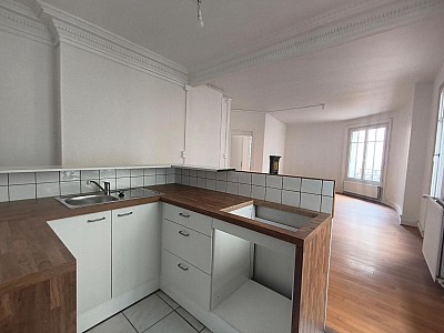 APPARTEMENT T3 A LOUER - ST ETIENNE - 82.19 m2 - 620 &euro; charges comprises par mois