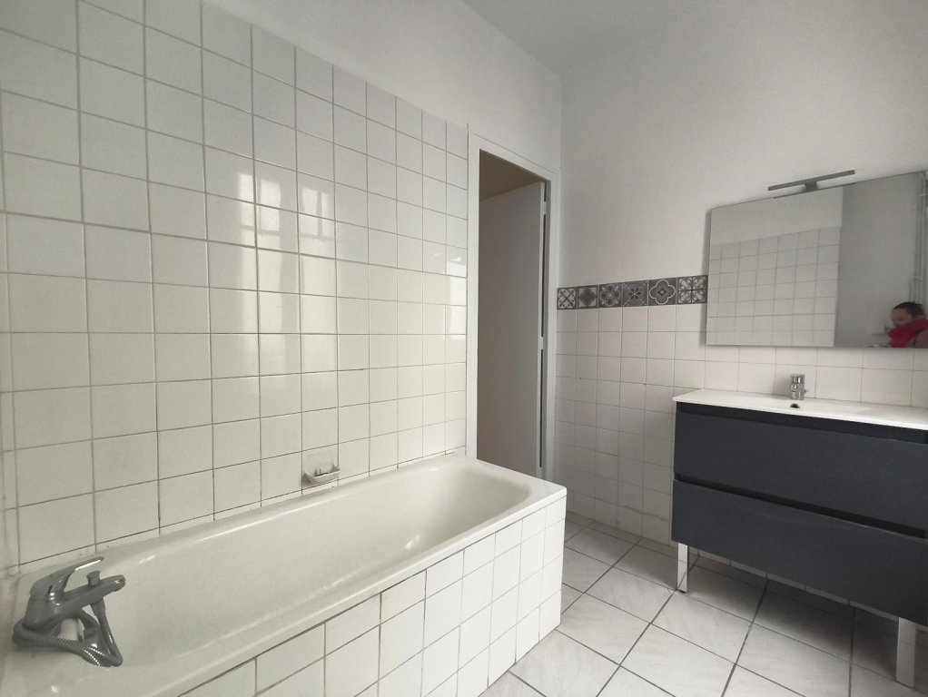 APPARTEMENT T3 A LOUER - ST ETIENNE - 82.19 m2 - 620 &euro; charges comprises par mois