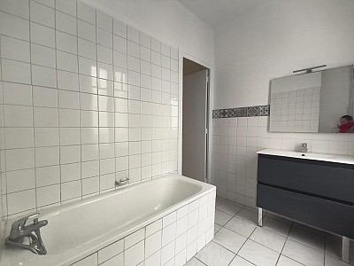 APPARTEMENT T3 A LOUER - ST ETIENNE - 82.19 m2 - 620 &euro; charges comprises par mois