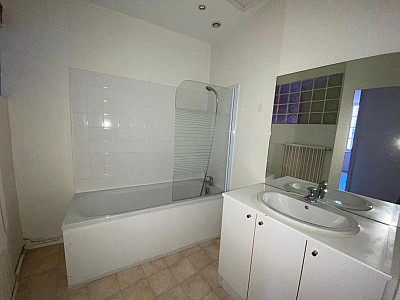 APPARTEMENT T3 A LOUER - ST ETIENNE - 80.44 m2 - 720 &euro; charges comprises par mois