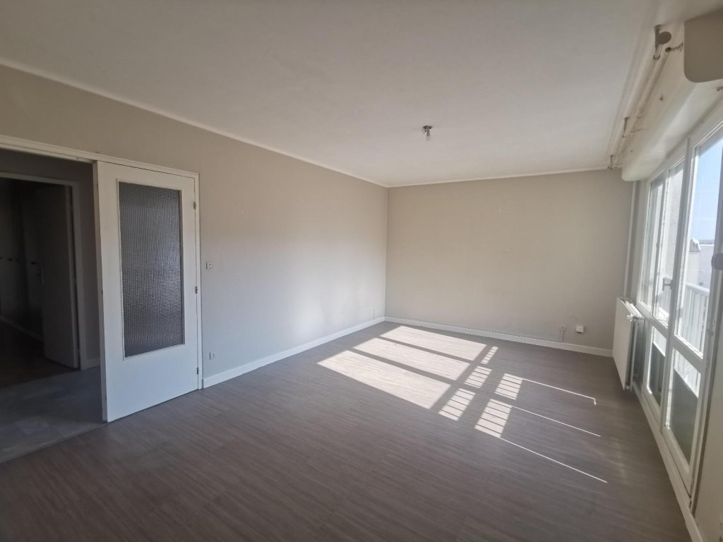 APPARTEMENT T3 A LOUER - ST ETIENNE - 70.92 m2 - 645 &euro; charges comprises par mois