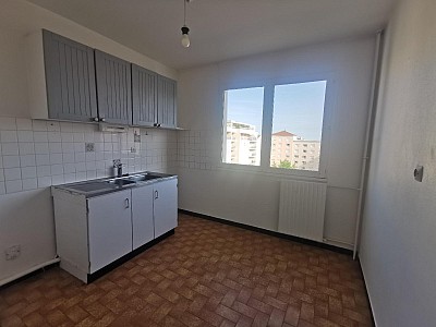 APPARTEMENT T3 A LOUER - ST ETIENNE - 70.92 m2 - 645 &euro; charges comprises par mois