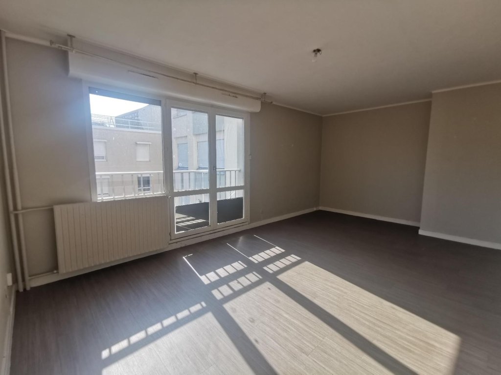 APPARTEMENT T3 A LOUER - ST ETIENNE - 70.92 m2 - 645 &euro; charges comprises par mois