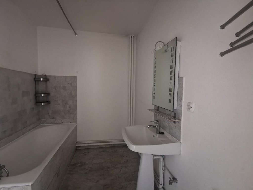APPARTEMENT T3 A LOUER - ST ETIENNE - 70.92 m2 - 645 &euro; charges comprises par mois