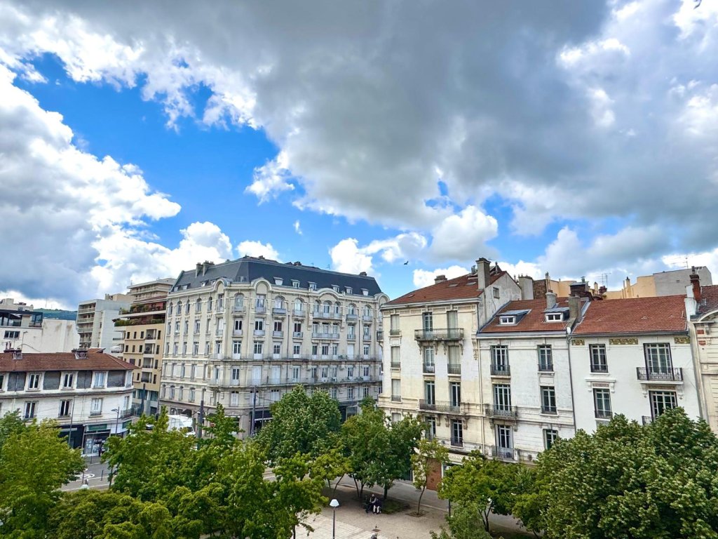 APPARTEMENT T3 A LOUER - ST ETIENNE - 74.9 m2 - 695 &euro; charges comprises par mois