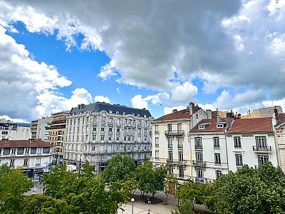 APPARTEMENT T3 A LOUER - ST ETIENNE - 74.9 m2 - 695 &euro; charges comprises par mois