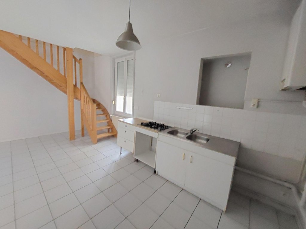 APPARTEMENT T3 A LOUER - ST ETIENNE - 52.77 m2 - 380 &euro; charges comprises par mois