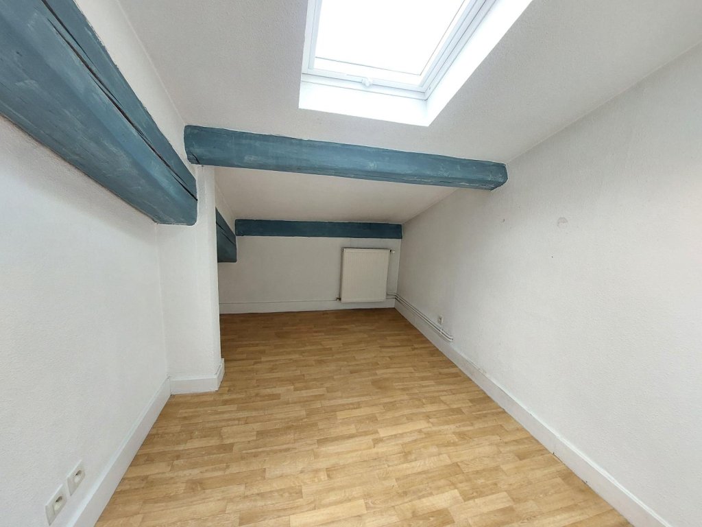 APPARTEMENT T3 A LOUER - ST ETIENNE - 52.77 m2 - 380 &euro; charges comprises par mois