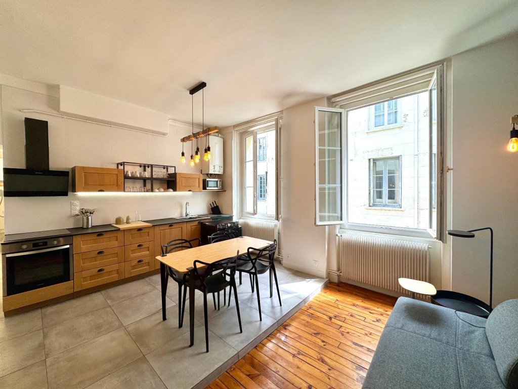 APPARTEMENT T3 A LOUER - ST ETIENNE - 51.59 m2 - 740 &euro; charges comprises par mois