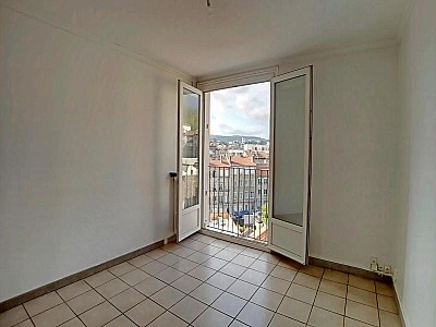 APPARTEMENT T3 A LOUER - ST ETIENNE - 67.74 m2 - 695 &euro; charges comprises par mois