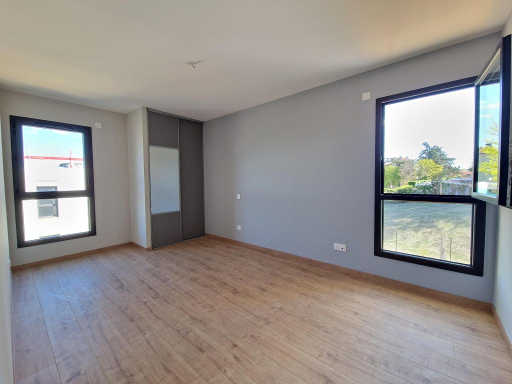 APPARTEMENT T3 A LOUER - ST GENEST LERPT - 77.91 m2 - 960 &euro; charges comprises par mois