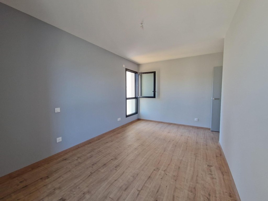 APPARTEMENT T3 A LOUER - ST GENEST LERPT - 77.91 m2 - 960 &euro; charges comprises par mois