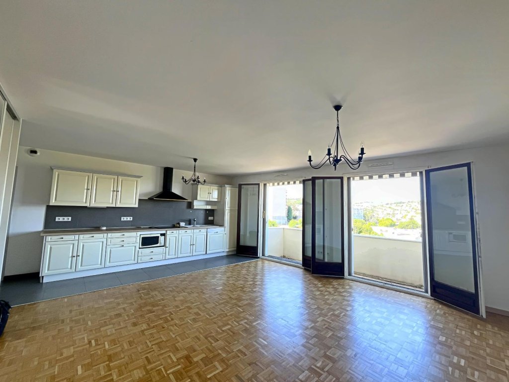 APPARTEMENT T3 A VENDRE - ST ETIENNE - 85.8 m2 - 145 000 &euro;