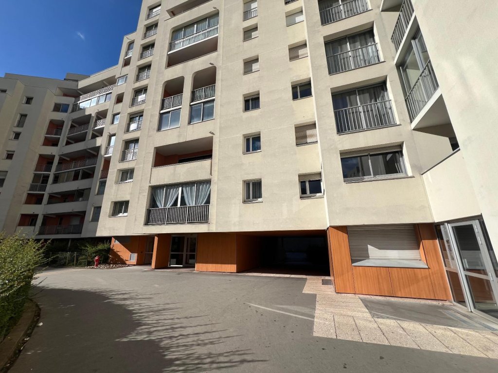 APPARTEMENT T3 A VENDRE - ST ETIENNE - 72 m2 - 89 000 &euro;
