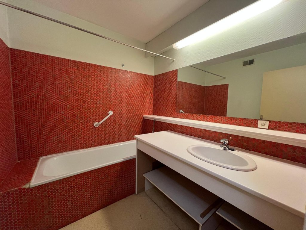 APPARTEMENT T3 A VENDRE - ST ETIENNE - 66 m2 - 75 000 &euro;