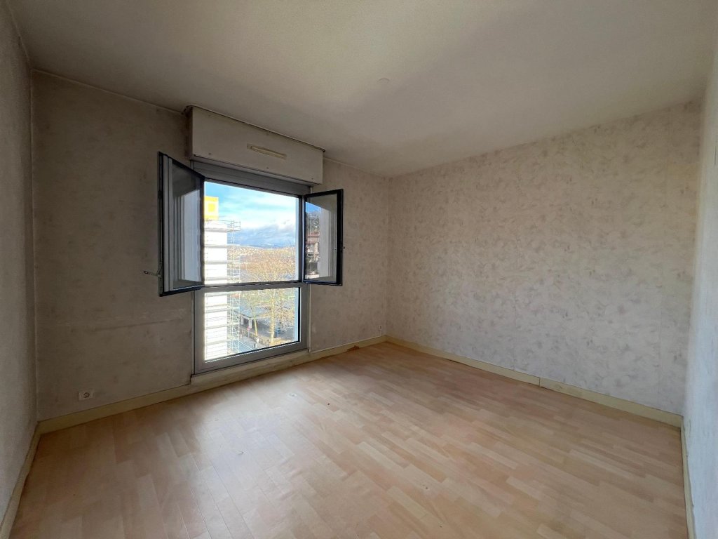 APPARTEMENT T3 A VENDRE - ST ETIENNE - 66 m2 - 75 000 &euro;