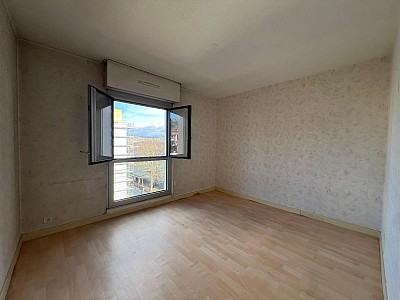 APPARTEMENT T3 A VENDRE - ST ETIENNE - 66 m2 - 75 000 €