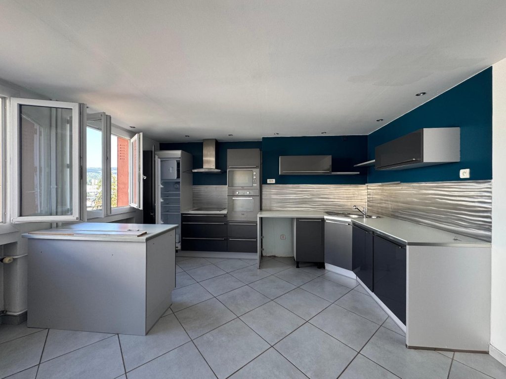 APPARTEMENT T3 A VENDRE - ST ETIENNE - 57 m2 - 75 000 &euro;