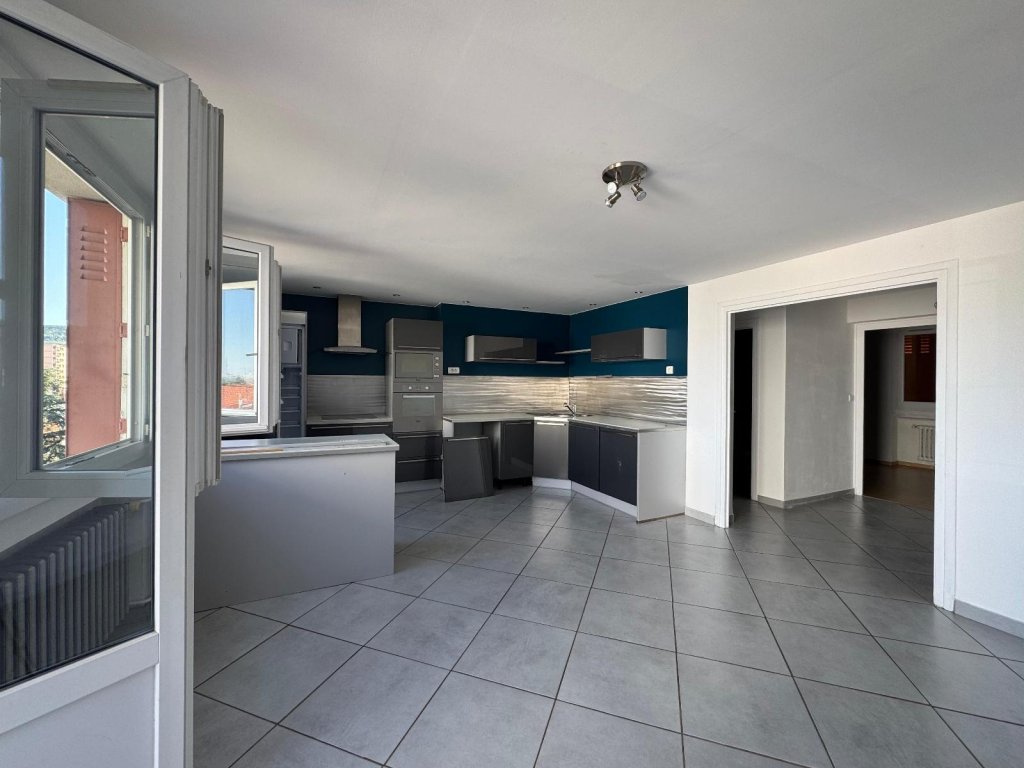 APPARTEMENT T3 A VENDRE - ST ETIENNE - 57 m2 - 75 000 &euro;