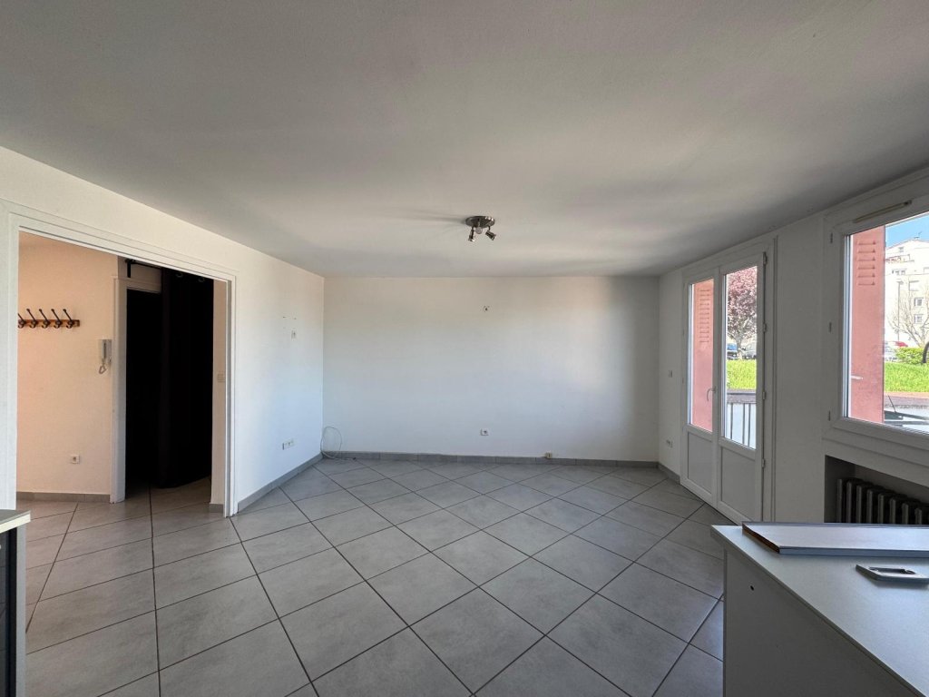 APPARTEMENT T3 A VENDRE - ST ETIENNE - 57 m2 - 75 000 &euro;