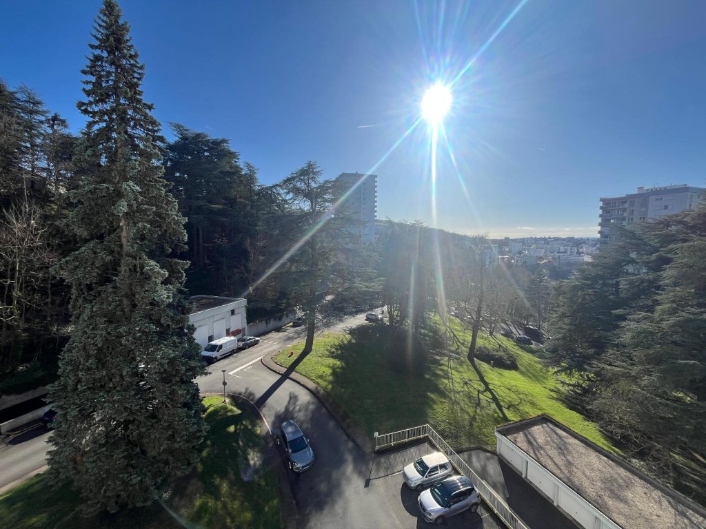 APPARTEMENT T3 A VENDRE - ST ETIENNE - 67 m2 - 75 000 &euro;