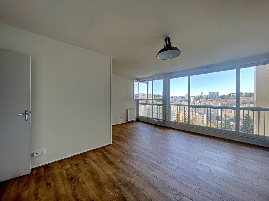 APPARTEMENT T3 A VENDRE - ST ETIENNE Centre Ville - 52.44 m2 - 75 000 &euro;