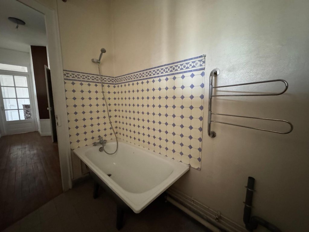 APPARTEMENT T3 A VENDRE - ST ETIENNE Centre Ville - 56.07 m2 - 49 000 &euro;