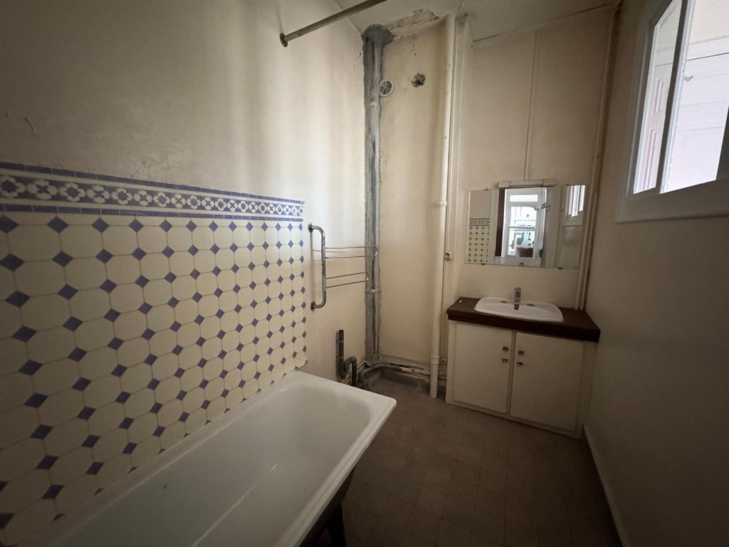 APPARTEMENT T3 A VENDRE - ST ETIENNE Centre Ville - 56.07 m2 - 49 000 &euro;