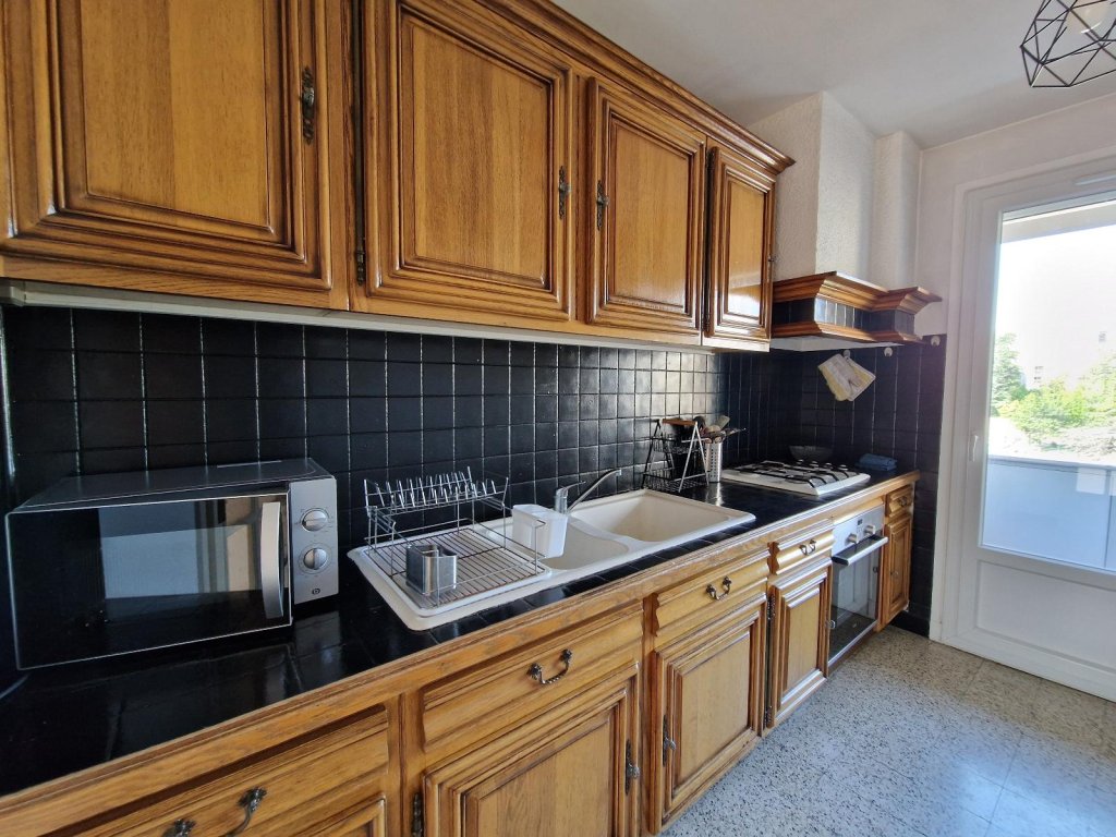 APPARTEMENT T4 A LOUER - ST ETIENNE - 67.82 m2 - 725 &euro; charges comprises par mois