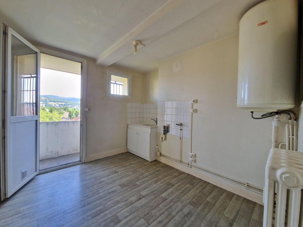 APPARTEMENT T4 A LOUER - ST ETIENNE - 63.92 m2 - 695 &euro; charges comprises par mois