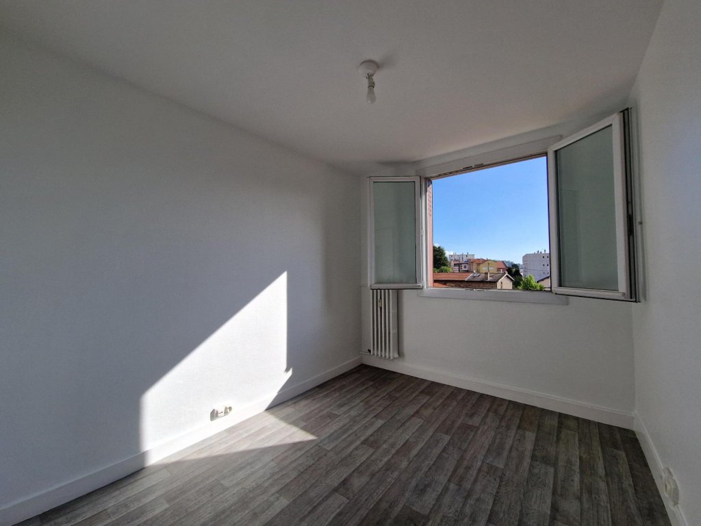 APPARTEMENT T4 A LOUER - ST ETIENNE - 63.92 m2 - 695 &euro; charges comprises par mois