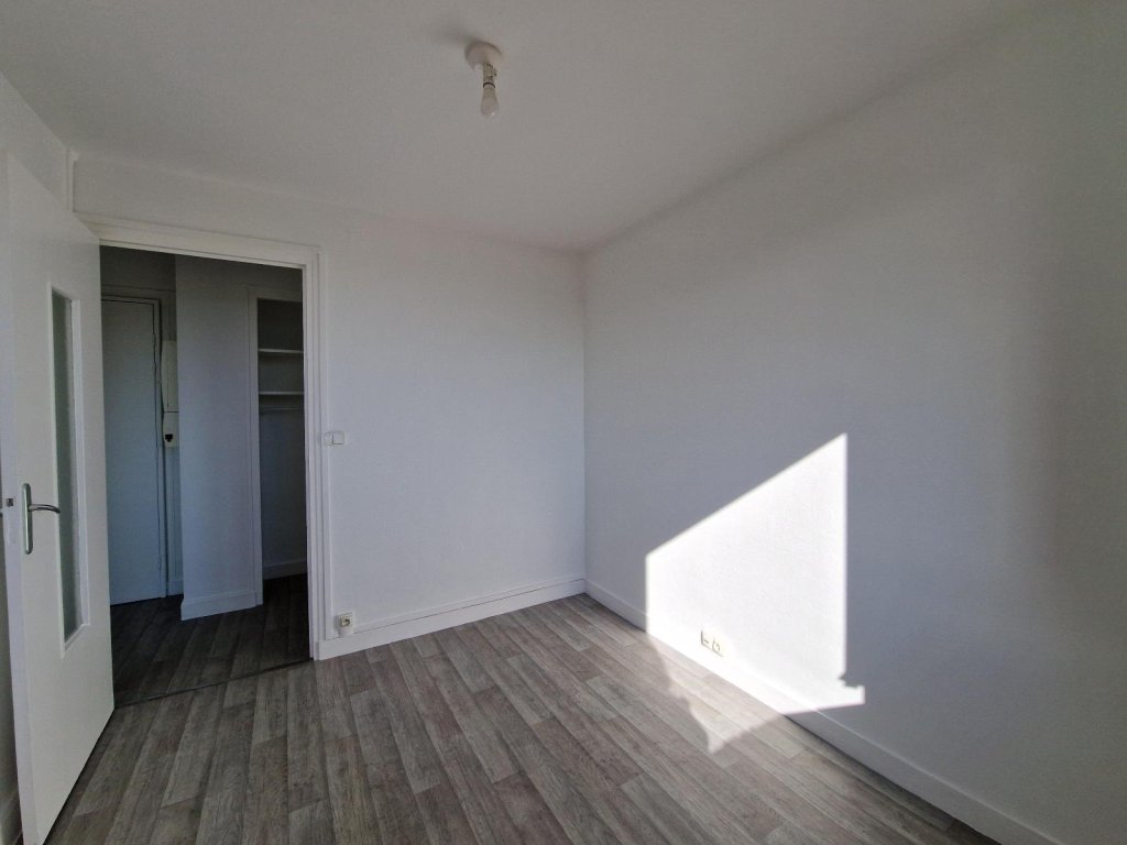 APPARTEMENT T4 A LOUER - ST ETIENNE - 63.92 m2 - 695 &euro; charges comprises par mois