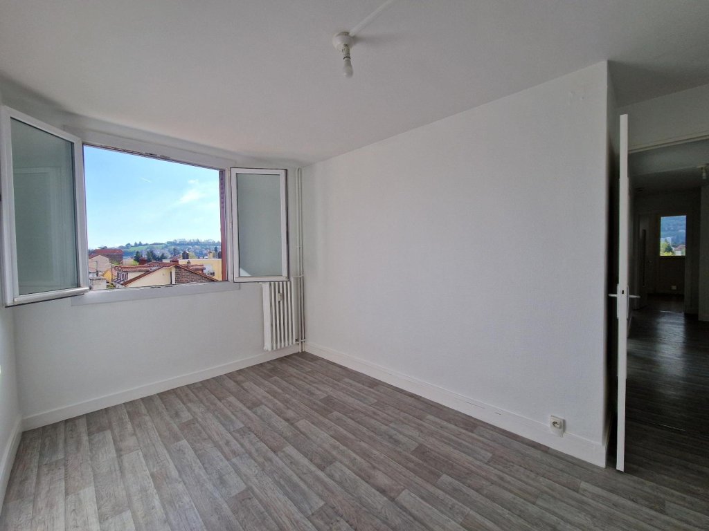 APPARTEMENT T4 A LOUER - ST ETIENNE - 63.92 m2 - 695 &euro; charges comprises par mois