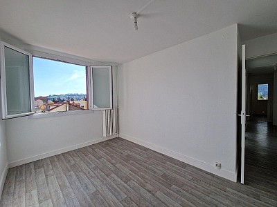 APPARTEMENT T4 A LOUER - ST ETIENNE - 63.92 m2 - 695 &euro; charges comprises par mois