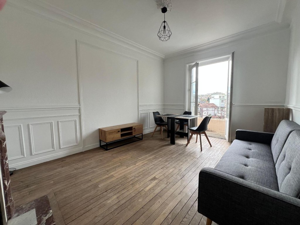 APPARTEMENT T4 A LOUER - ST ETIENNE - 79.6 m2 - 690 &euro; charges comprises par mois