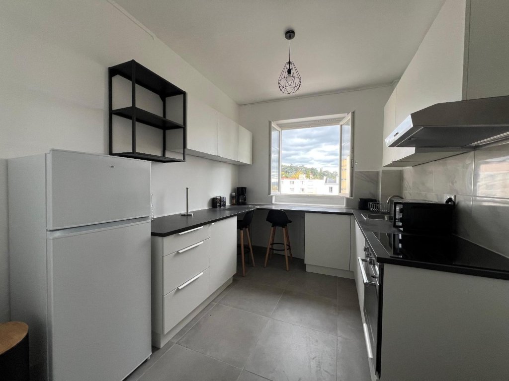 APPARTEMENT T4 A LOUER - ST ETIENNE - 79.6 m2 - 690 &euro; charges comprises par mois