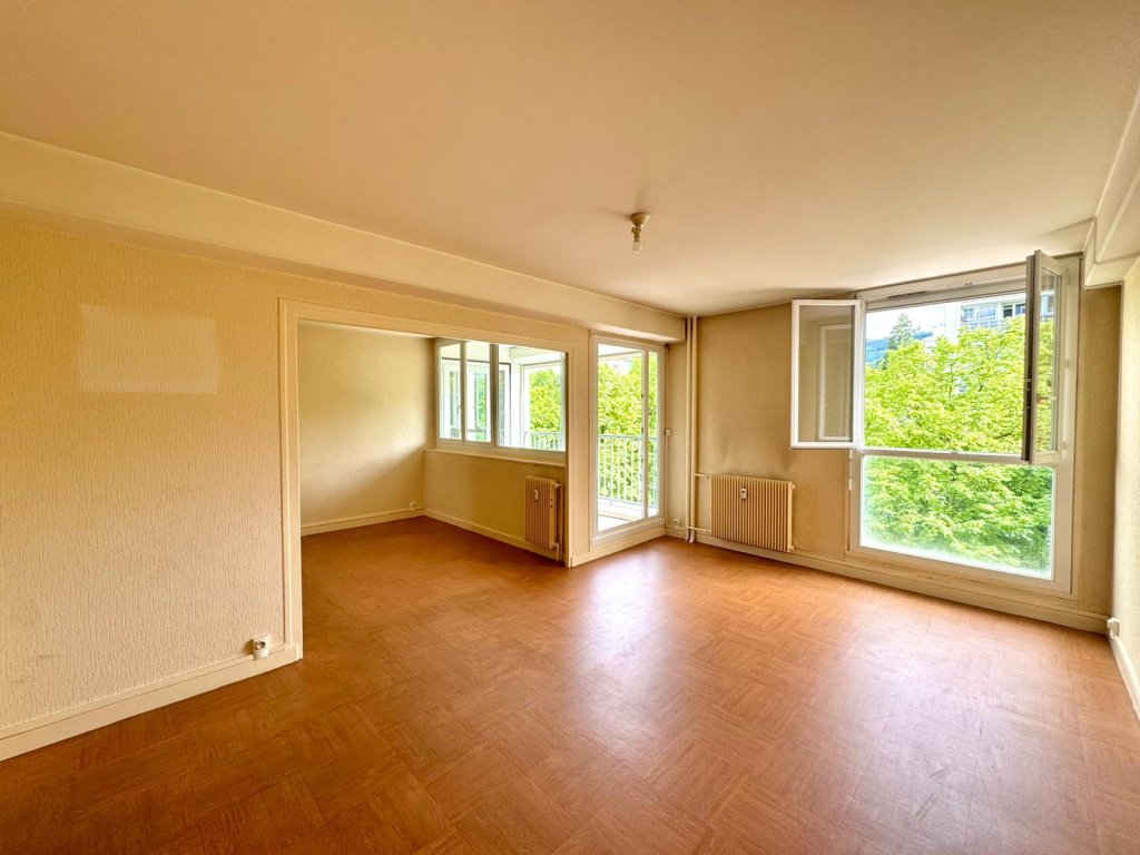APPARTEMENT T4 A LOUER - ST ETIENNE - 96 m2 - 795 &euro; charges comprises par mois