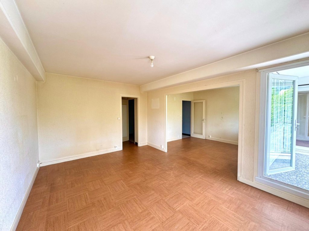 APPARTEMENT T4 A LOUER - ST ETIENNE - 96 m2 - 795 &euro; charges comprises par mois
