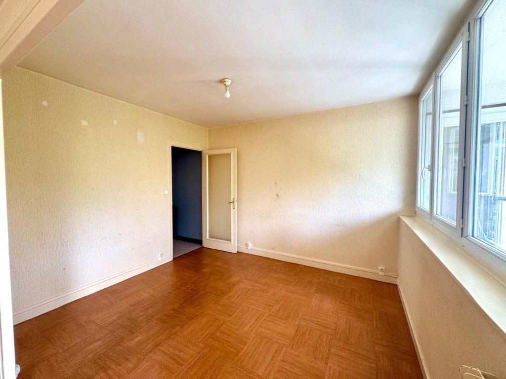 APPARTEMENT T4 A LOUER - ST ETIENNE - 96 m2 - 795 &euro; charges comprises par mois