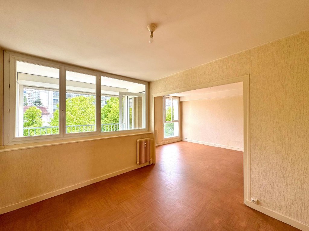 APPARTEMENT T4 A LOUER - ST ETIENNE - 96 m2 - 795 &euro; charges comprises par mois
